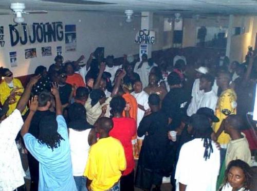 DJJOHNGANDCrowdatChancesNigtclubLAkeWorthFloridaSummer2008resized1030x730.jpg