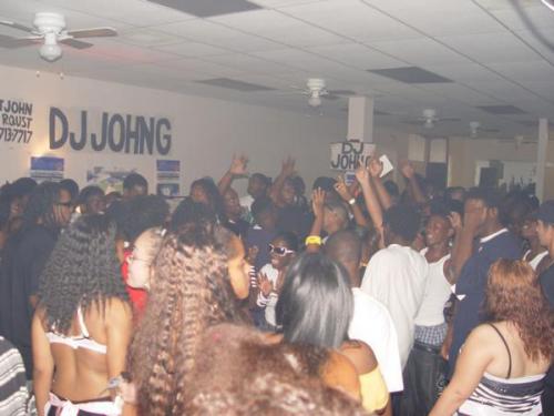 DJJOHNGCrowdinsideClubChancesLakeWorthRdLakeWorthFLSept272008.jpg