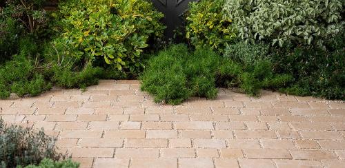 outdoor-avignon-cobble-full-width.jpg